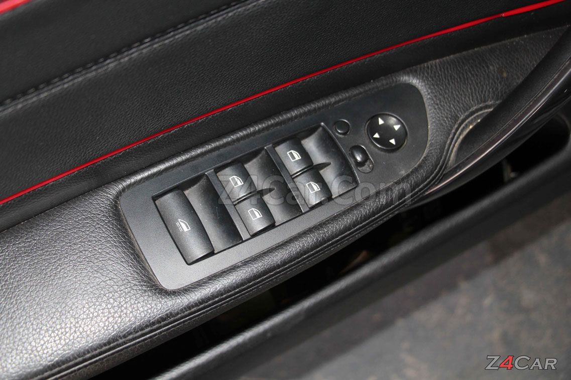 آپشنهای روی دستگیره بی ام و 125i کروک 2011