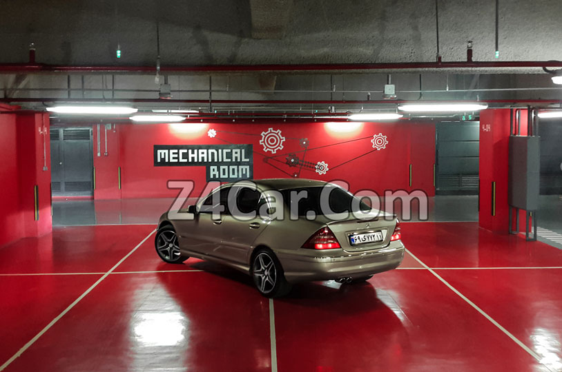 نمای عقب بنز C200 2005