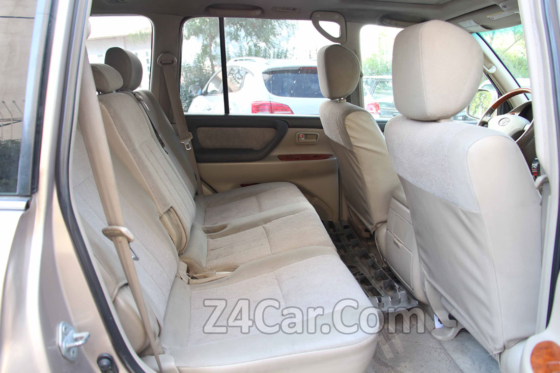 فضای ردیف عقب تویوتا لندکروزر 2005-2007