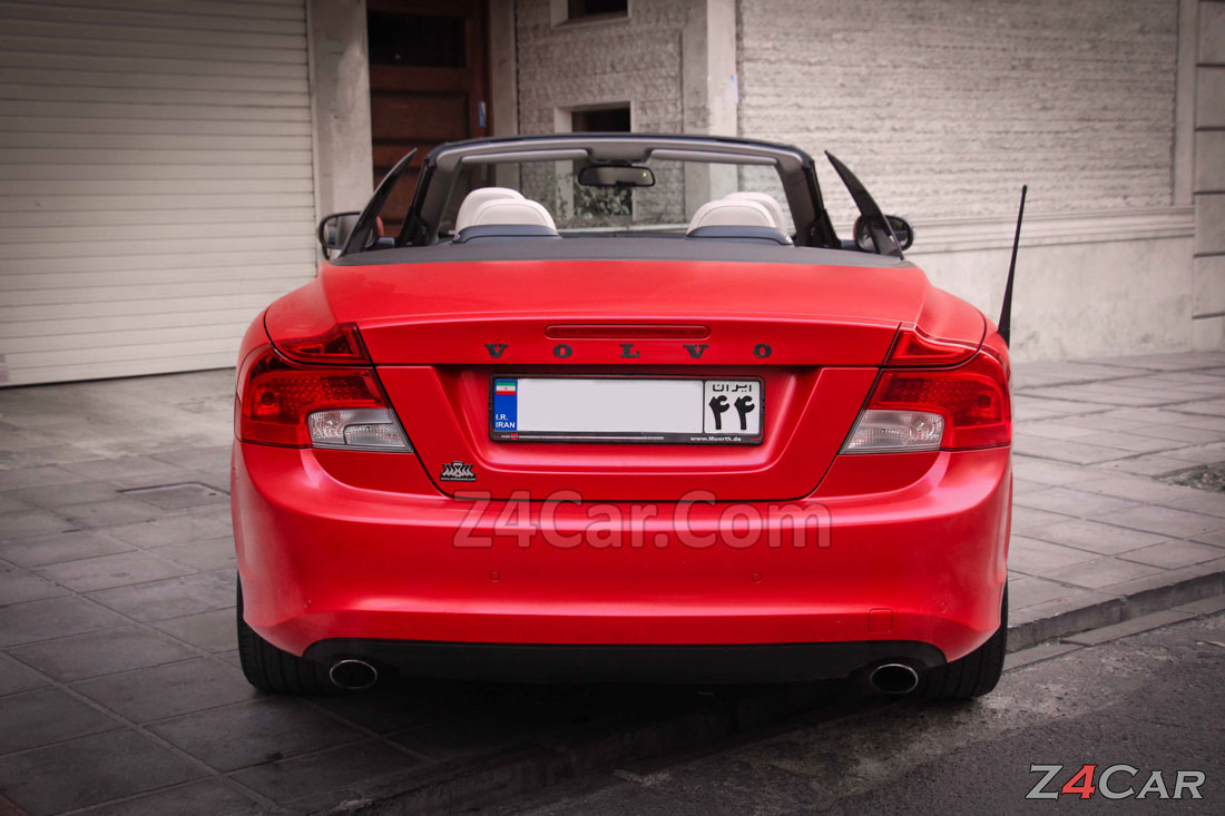 نمای عقب ولوو C70 کروک