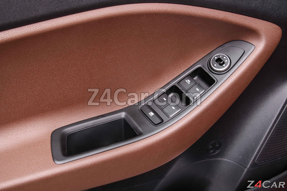 آپشنهای روی دستگیره هیوندای i20 کرمان موتور