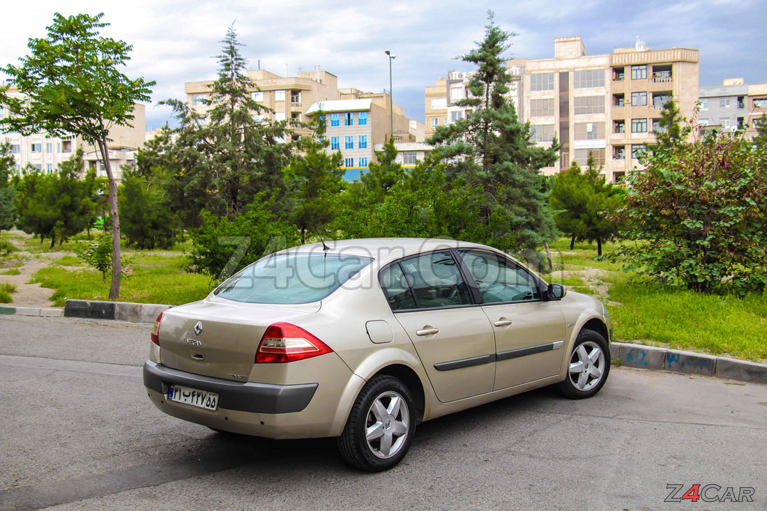 نمای جانبی رنو مگان 2000