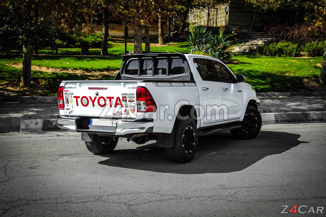 نمای عقب تویوتا هایلوکس 2016