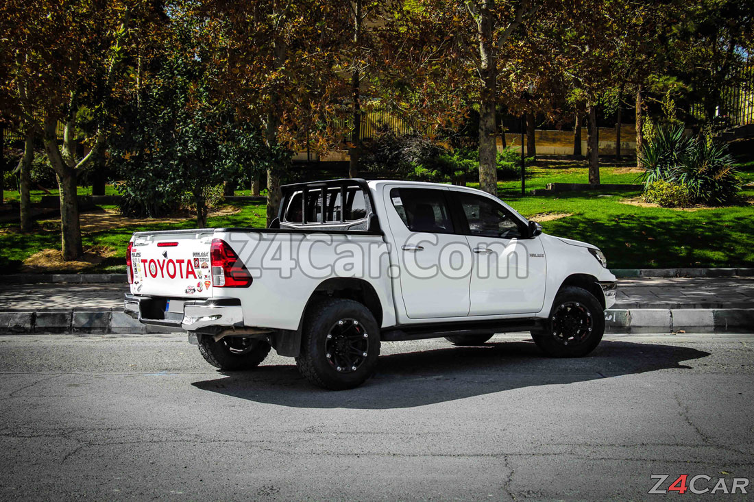 نمای جانبی تویوتا هایلوکس 2016