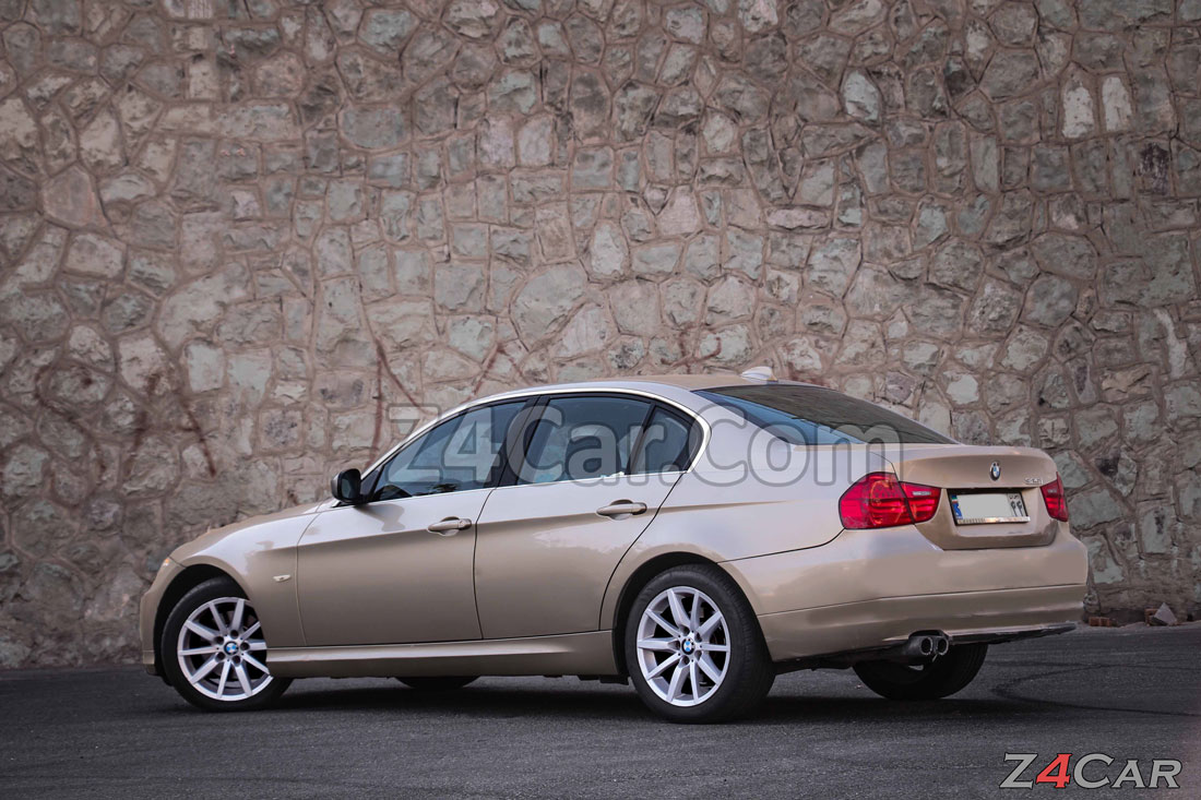 نمای جانبی بی ام و 325i 2010