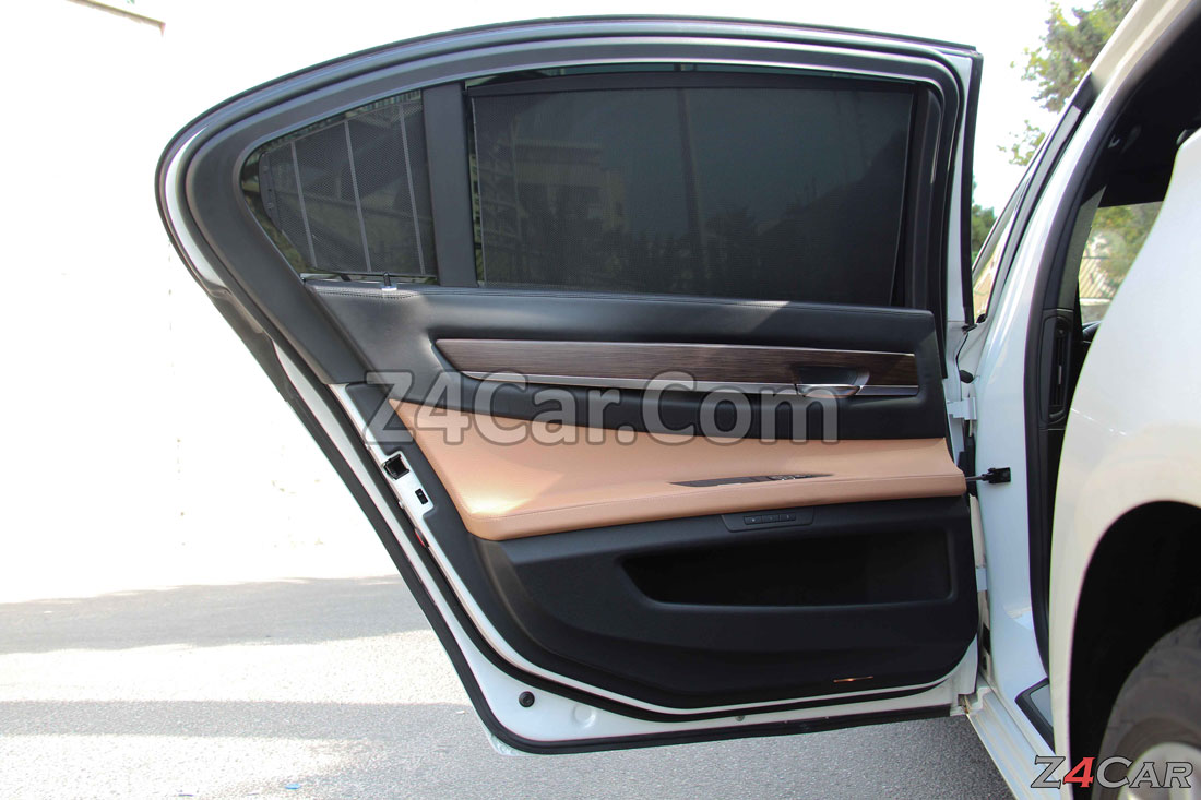 نمای داخلی درب عقب بی ام و 750i 2011