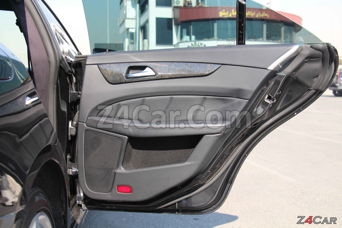 نمای داخلی درب عقب بنز CLS500 مدل 2011-2013