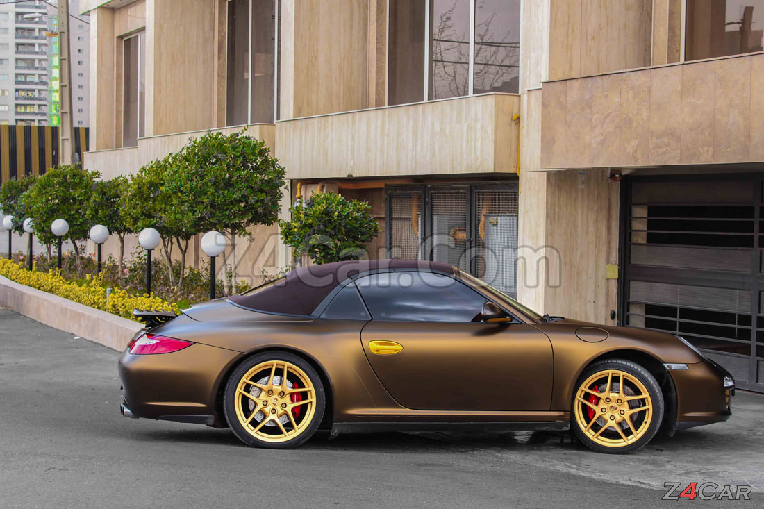 نمای جانبی پورشه 911 کررا 4 مدل 2010