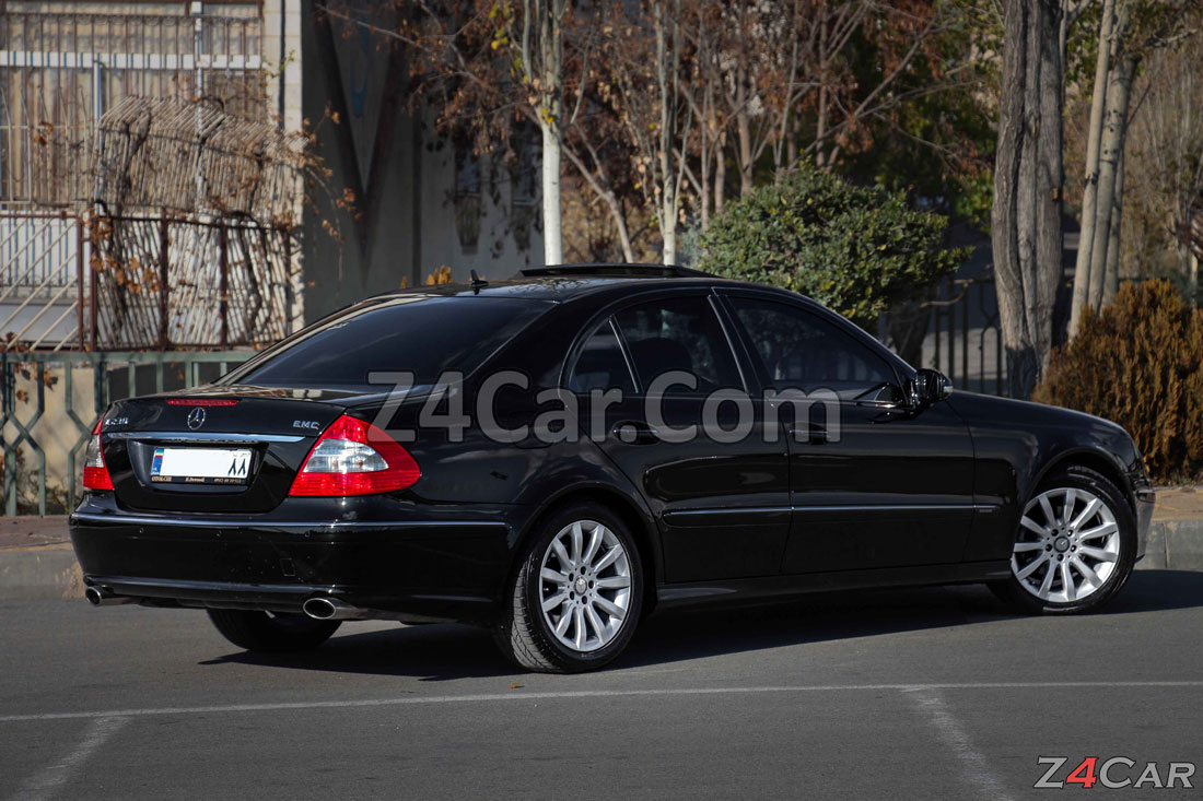 نمای عقب بنز E200 مدل 2006