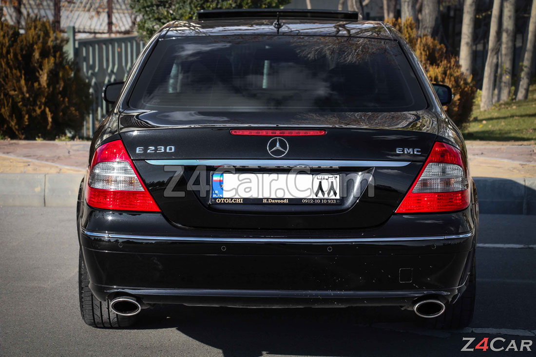 نمای عقب بنز E200 مدل 2006