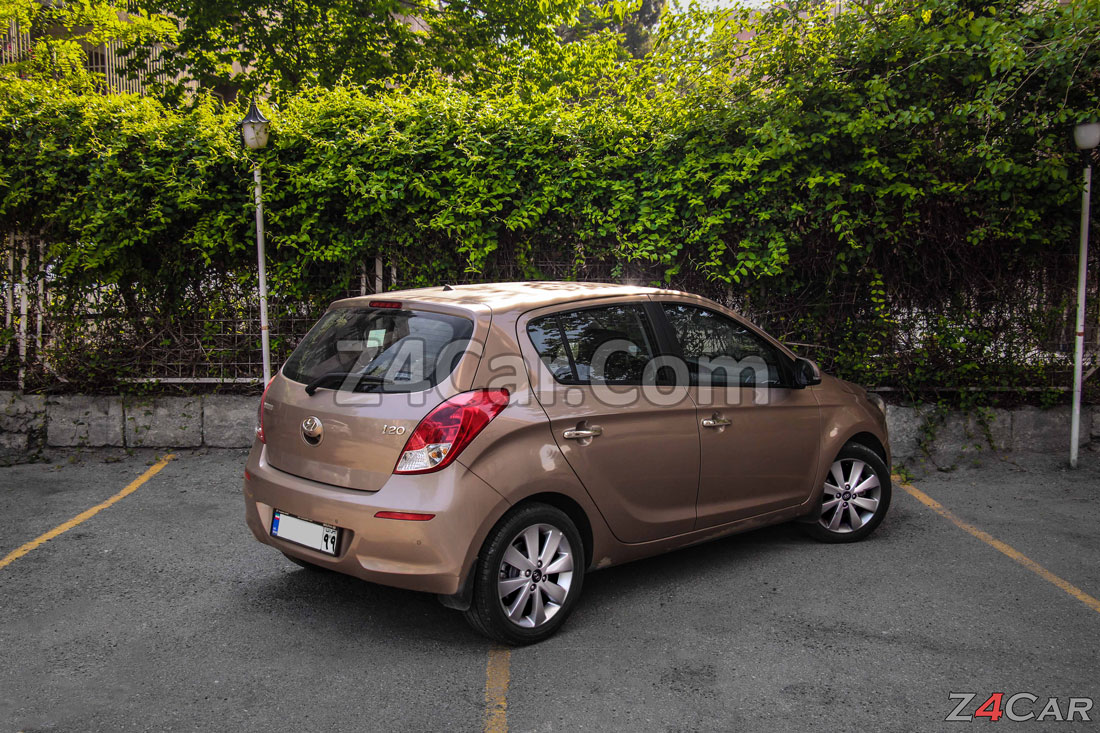 نمای جانبی هیوندای i20 2015