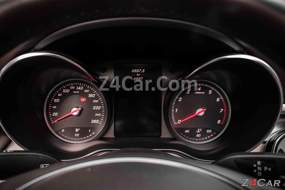 صفحه آمپر و کیلومترشمار بنز C200 2017