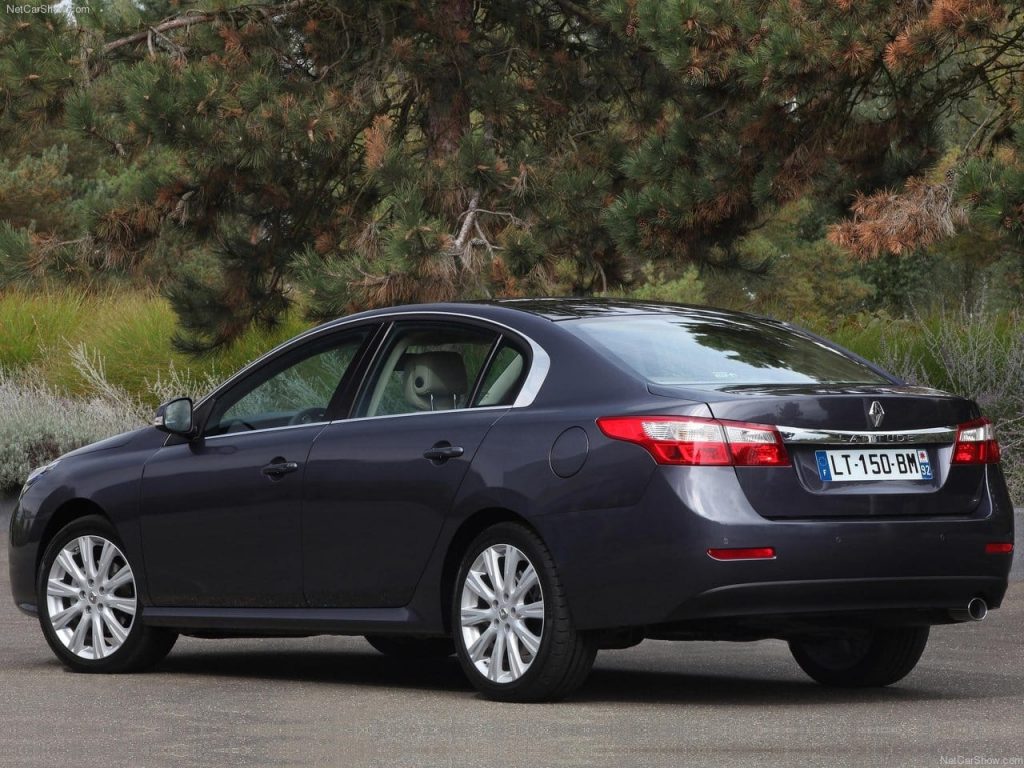 نمای عقب رنو لتیتود 2011-2012