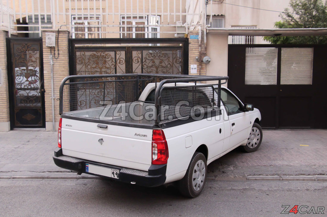 نمای عقب وانت آریسان