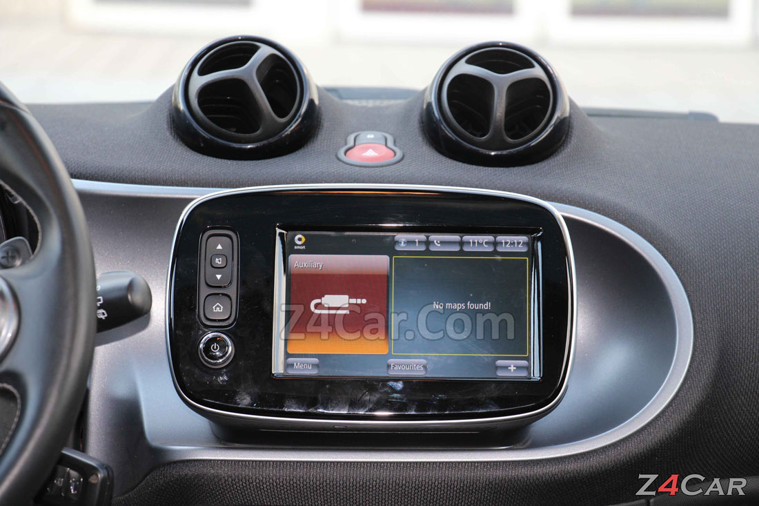 نمایشگر داشبورد اسمارت فورفور