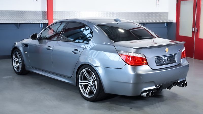 مشخصات بی ام و M5 مدل 2006-2010