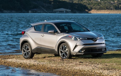 بررسی و مقایسه دو خودروی کراس اوور تویوتا RAV4 و تویوتا C-HR