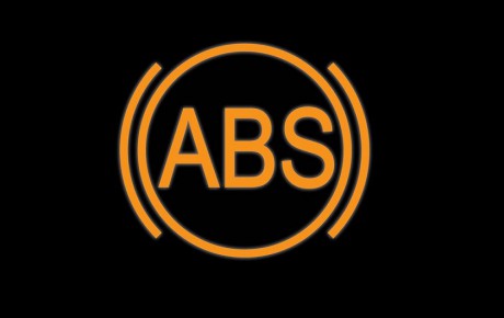 علت روشن شدن چراغ هشدار سیستم ترمز ABS چیست؟