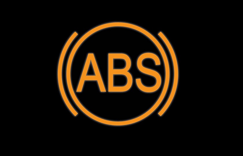 علت روشن شدن چراغ هشدار سیستم ترمز ABS چیست؟