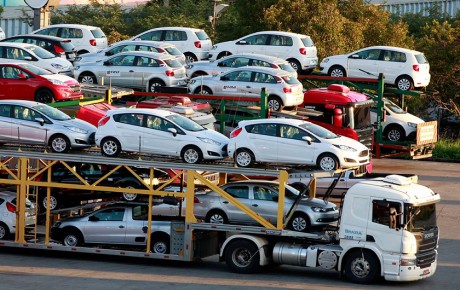 پیشنهاد کاهش تعرفه واردات خودرو به ۲۰ درصد طی سه سال