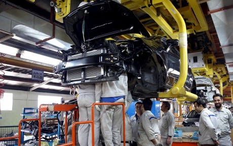 تولید خودرو در ایران کاهش یافت