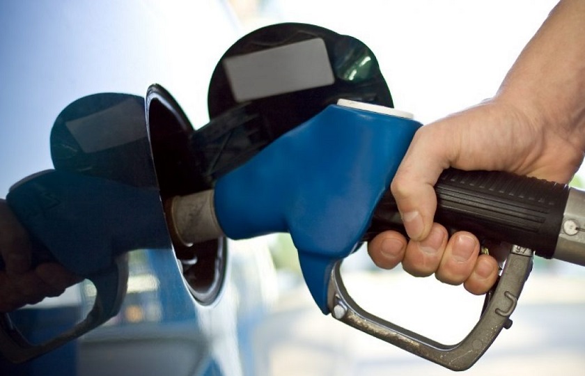 افزایش قیمت بنزین و دو نرخی شدن آن مطرح نیست