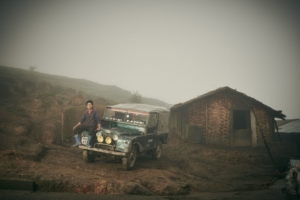 روستایی که بدون لندرور دیفندر می‌میرد + ویدیو