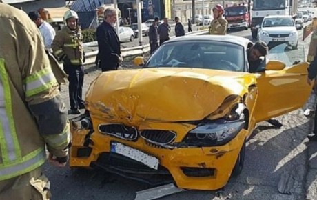 تصادف بی ام و Z4 و پژو پارس + تصاویر
