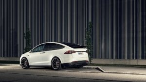 مسابقه درگ شاسی بلندهای لوکس بازار + ویدیو