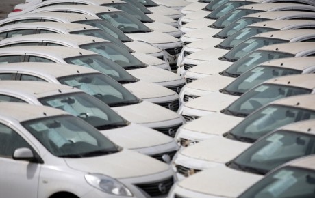 ۱۴ هزار دستگاه خودروی وارداتی در گمرک و مناطق آزاد دپو شده است