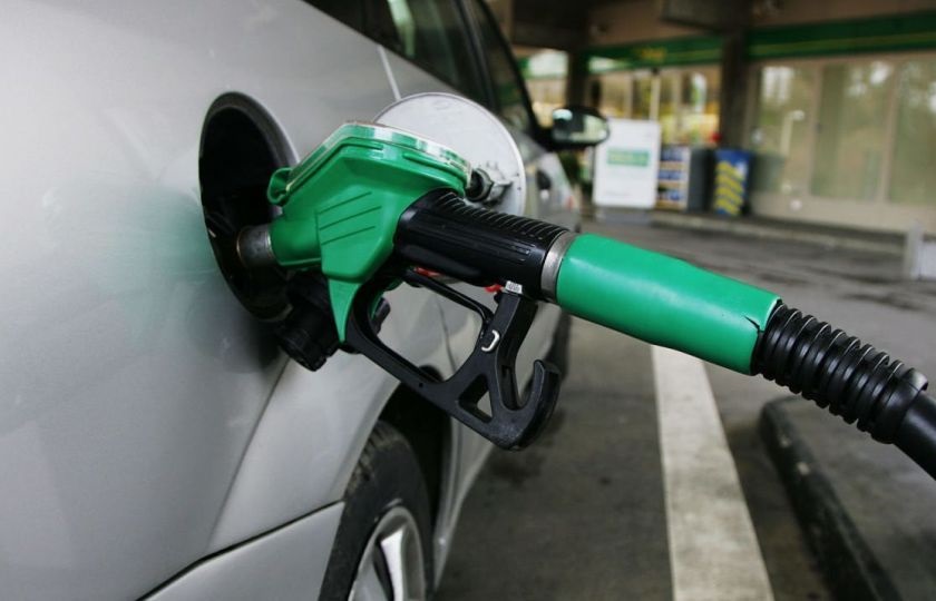 کاهش مصرف بنزین وظیفه خودروسازان است