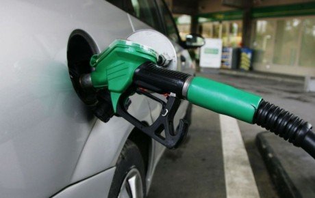 کاهش مصرف بنزین وظیفه خودروسازان است