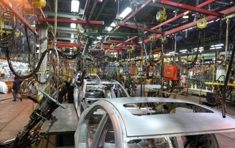 خودروسازان همچنان بر طبل گرانی محصولات می‌کوبند