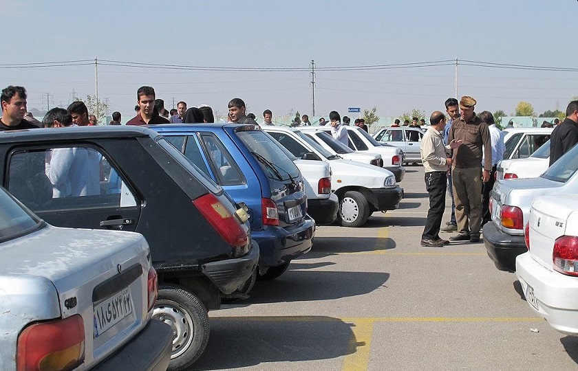 قیمت خودروهای داخلی ساعتی کاهش می‌‌یابد