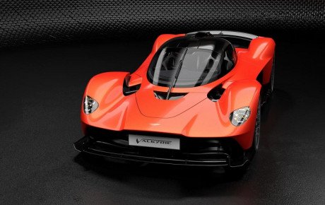 آستون مارتین تازه‌ترین خودروی مسابقه‌ای هیبریدی خود را رونمایی کرد