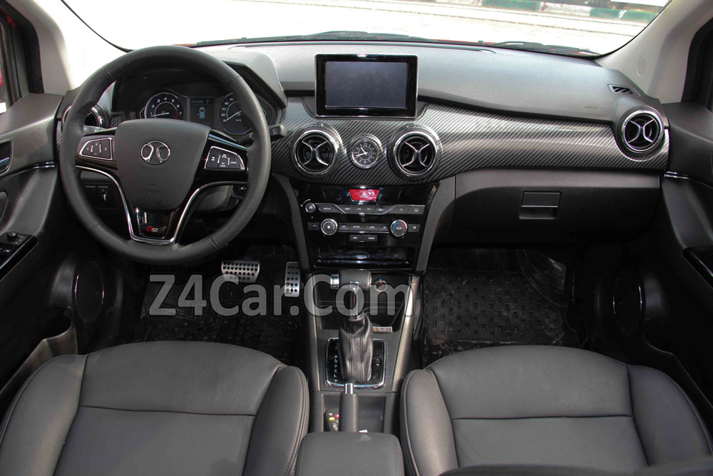 نمای داخلی بایک X25 baic x25 interior