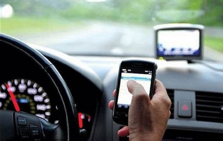 جریمه استفاده از تلفن ‌همراه حین رانندگی