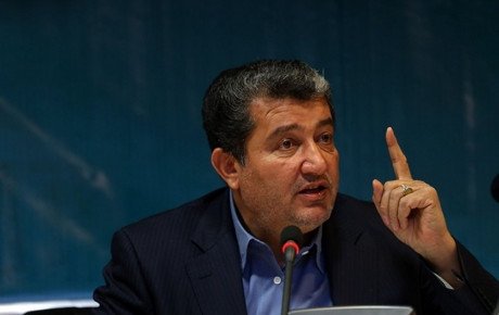 دولت قیمت گذاری خودرو را به دلالان سپرده است