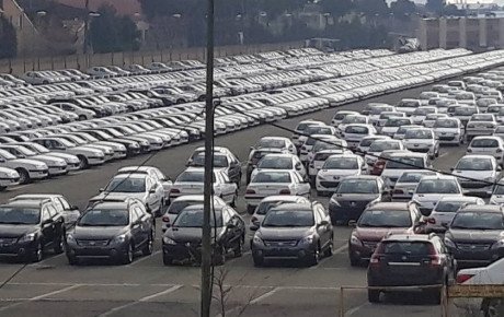 ‌تذکر نمایندگان به وزیر صنعت برای انبار خودرو در پارکینگ خودروسازان