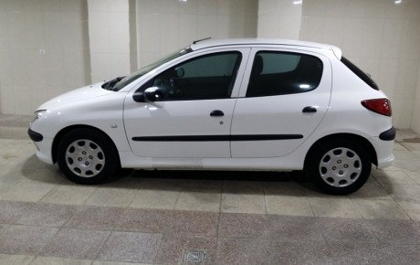 روند قیمت‌ها در بازار خودرو همچنان نزولی خواهد بود