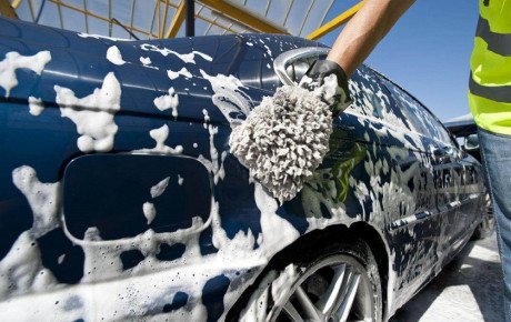 از شستن خودرو با آب شرب خودداری کنید