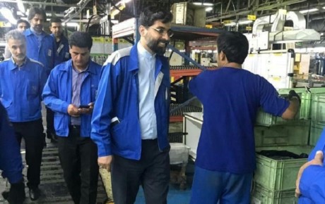 وقتی معاون وزیر صنعت مدیر عامل ایران خودرو می‌شود خصوصی سازی معنا ندارد