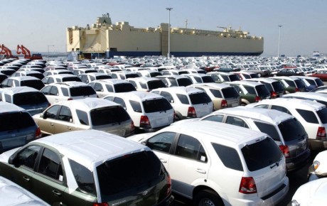 دولت واردات خودرو را با تعرفه قبلی آزاد بگذارد