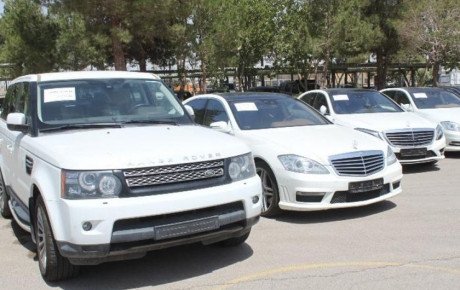 خودروهای لوکس قاچاق همچنان در انبار امو‌ال تملیکی نگهداری می‌شوند