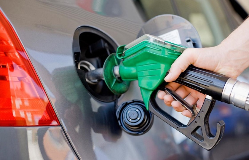 عرضه بنزین با کارت سوخت از مصرف بی رویه و قاچاق جلوگیری کرد