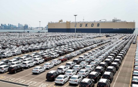 دستور عجیب ترخیص بدون مجوز ۱۰۰۰ خودروی وارداتی یک شرکت