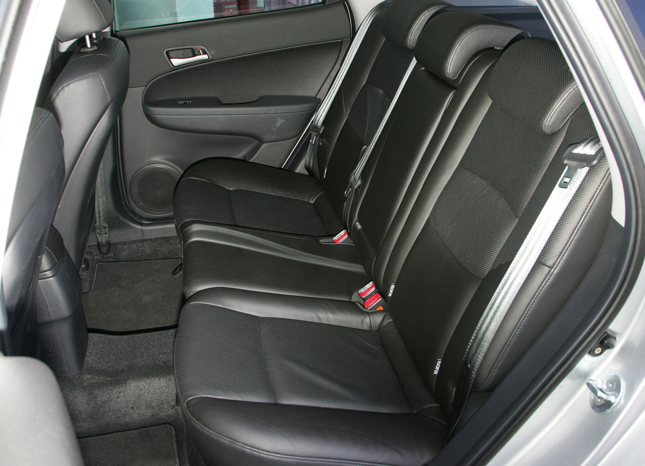 فضای ردیف عقب هیوندای i30