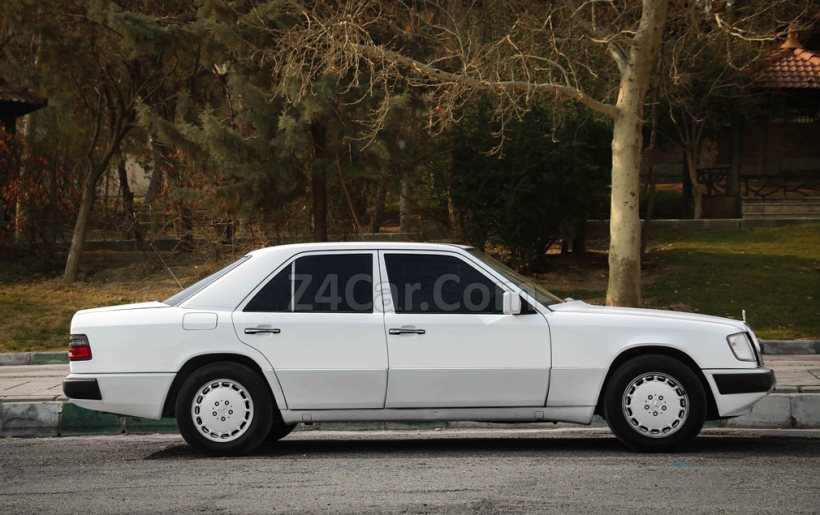 نمای جانبی بنز W124