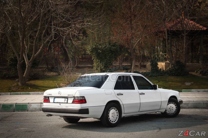 نمای عقب بنز W124