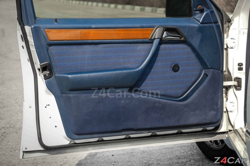 نمای داخلی درب جلو بنز W124
